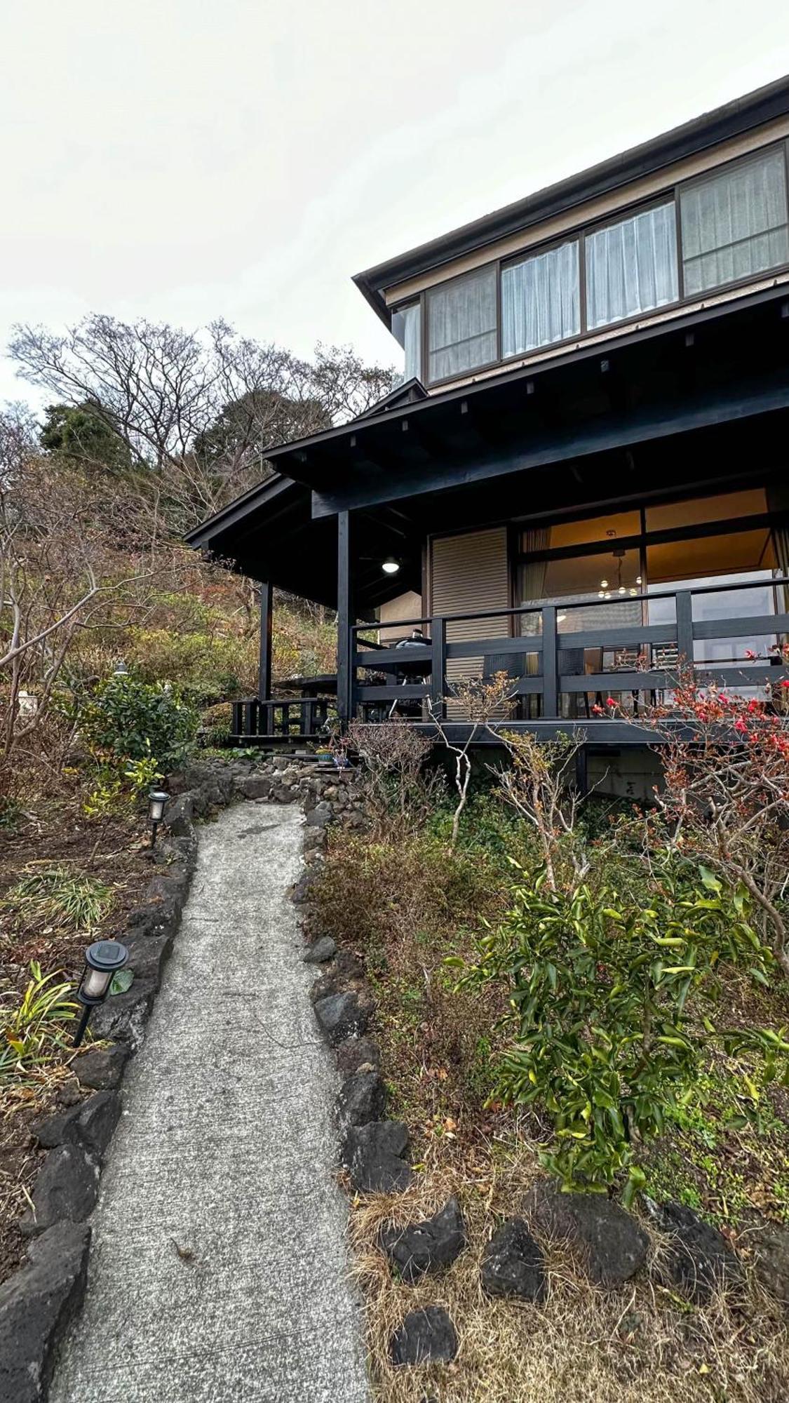伊豆高原 温泉付別荘 Isana Mountain Villa Futo Экстерьер фото
